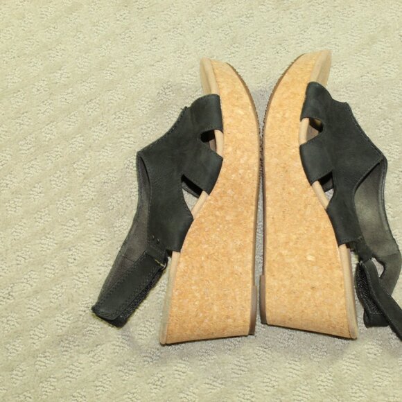 Collection By Clarks 9.5 Black Nubuck Hook & Loop Slingback Cork Wedge Heels - Picture 4 of 7